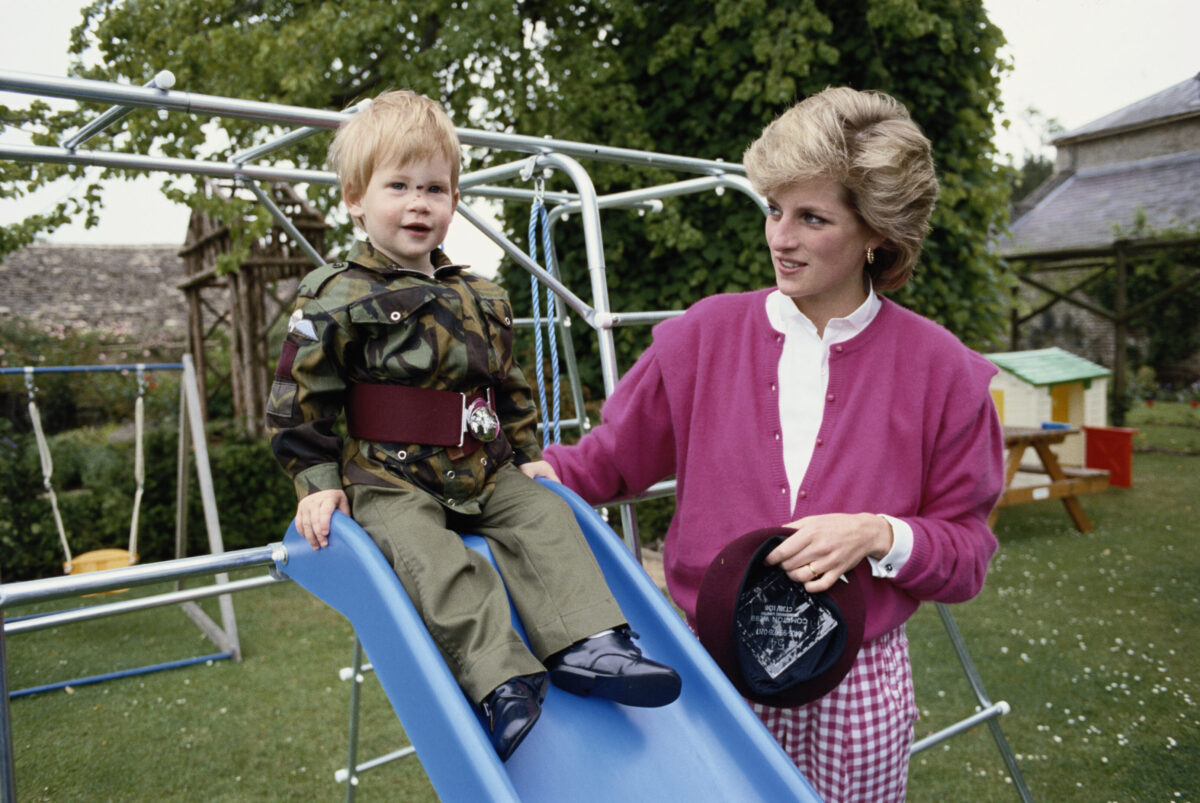 Harry vuole raccontare Lady Diana in un nuovo documentario: il progetto per i 30 anni dalla morte e il ruolo dello zio Spencer