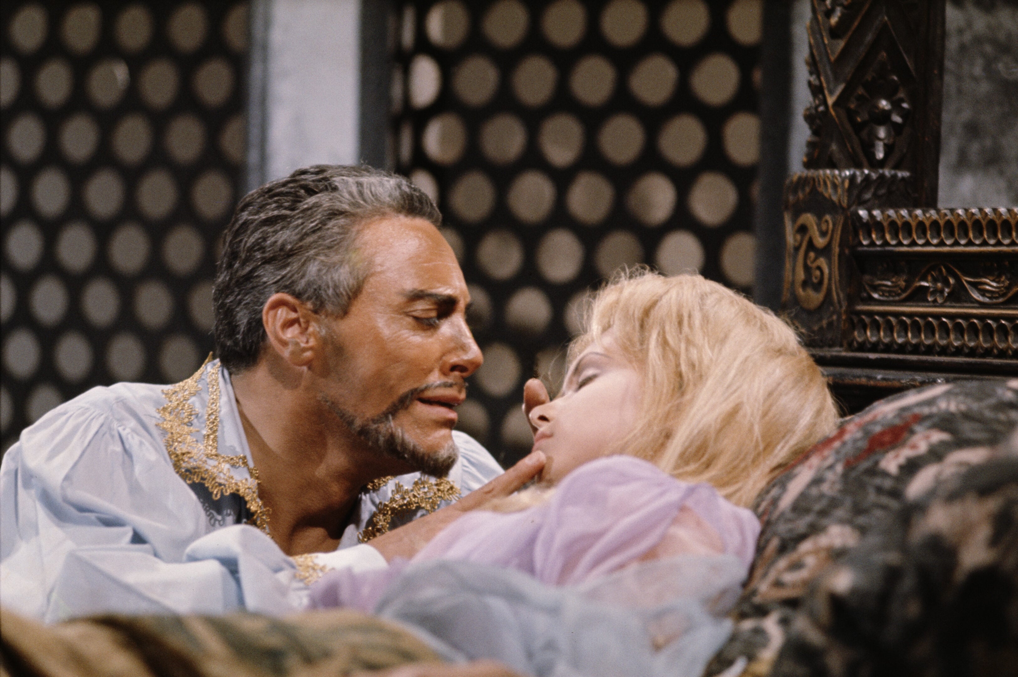 La Scala cancella il volto nero di Otello: cosa resta del “Moro” di Verdi?