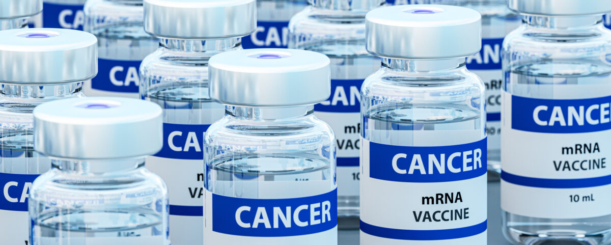 Melanoma, come funziona il vaccino personalizzato a mRNA (e cosa accade al nostro organismo)