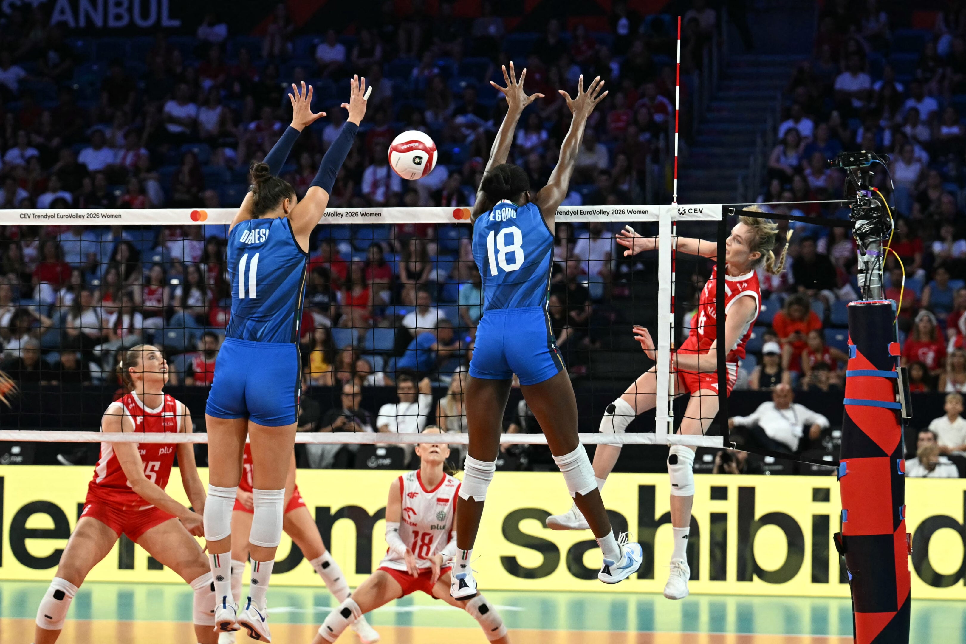 L’Italvolley batte anche la Polonia Domani la finale con la Turchia L’Italvolley batte anche la Polonia Domani la finale con la Turchia