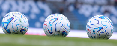 Basta tocchi di mano “fantasma”: anche in Serie A arriva il pallone con il microchip