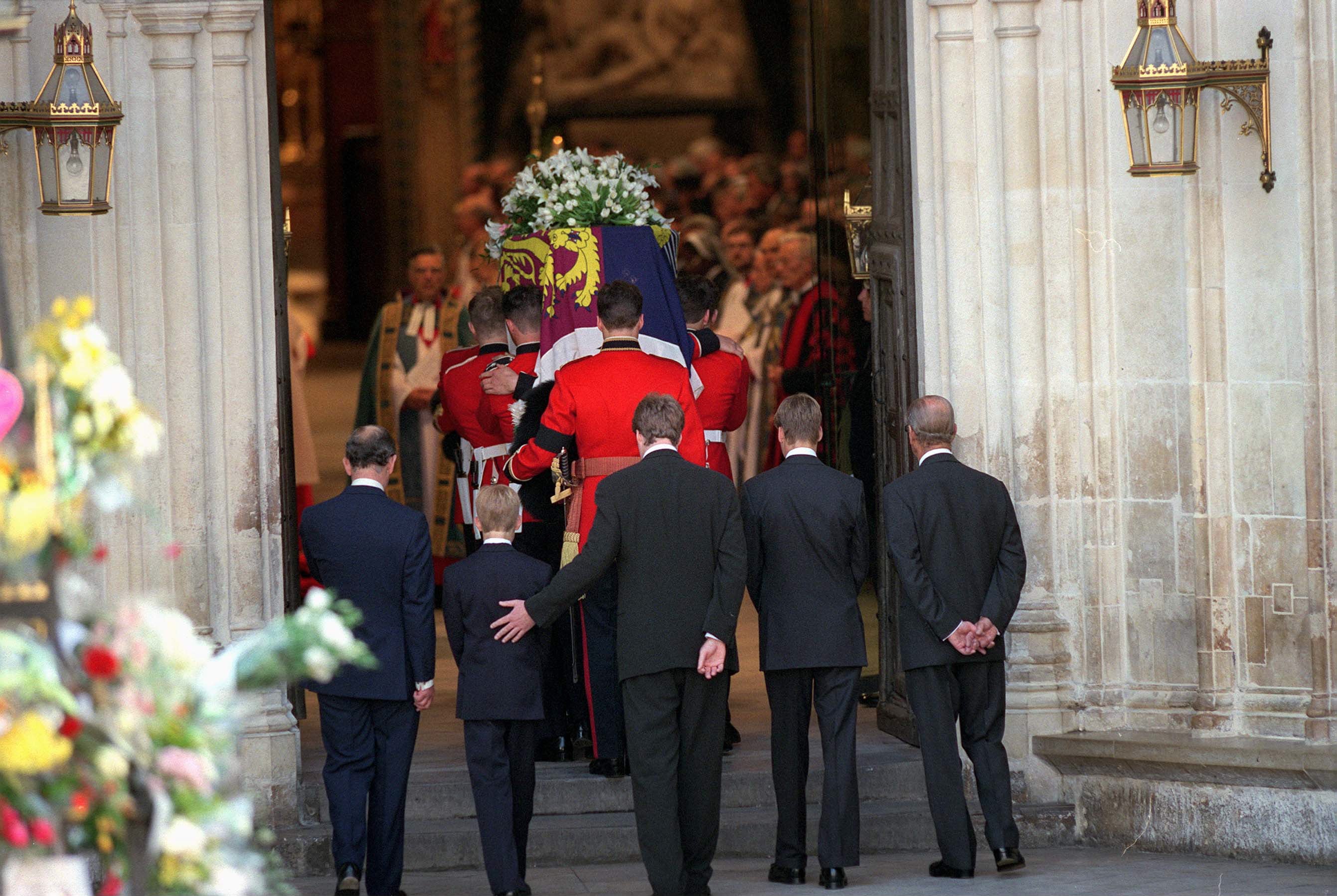 Lady Diana, il fratello accusa Carlo: «Disse che l’avremmo dimenticata presto». La durissima replica del re Lady Diana, il fratello accusa Carlo: «Disse che l’avremmo dimenticata presto». La durissima replica del re