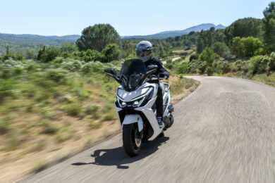 SYM Cruisym 400, il GT che vuole fare tutto: comfort, tecnologia e sostanza