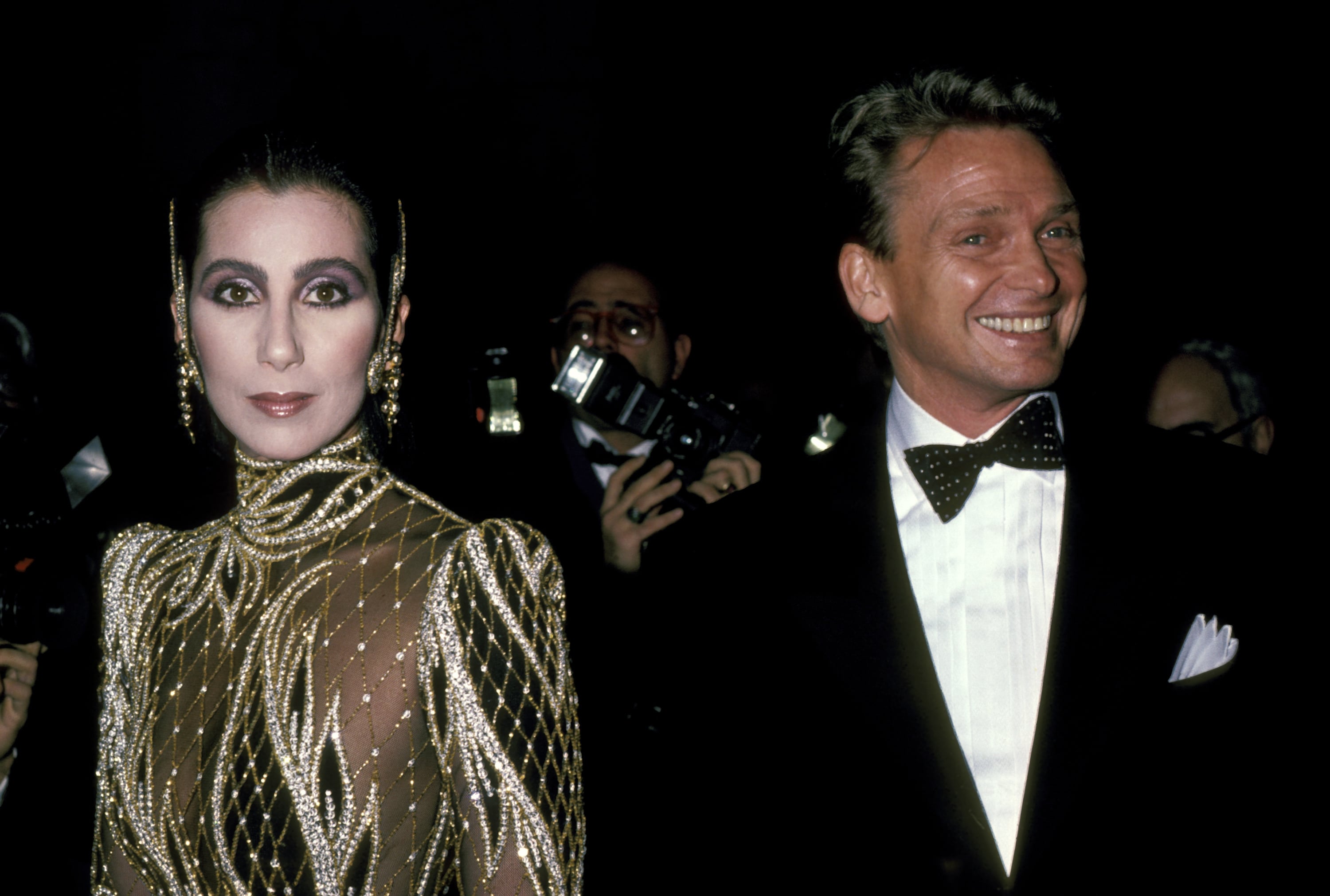 Bob Mackie è morto, addio al designer che ha trasformato Cher in un’icona