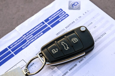 Bollo auto, attenzione alla truffa online che imita l’ACI: come funziona e come proteggersi