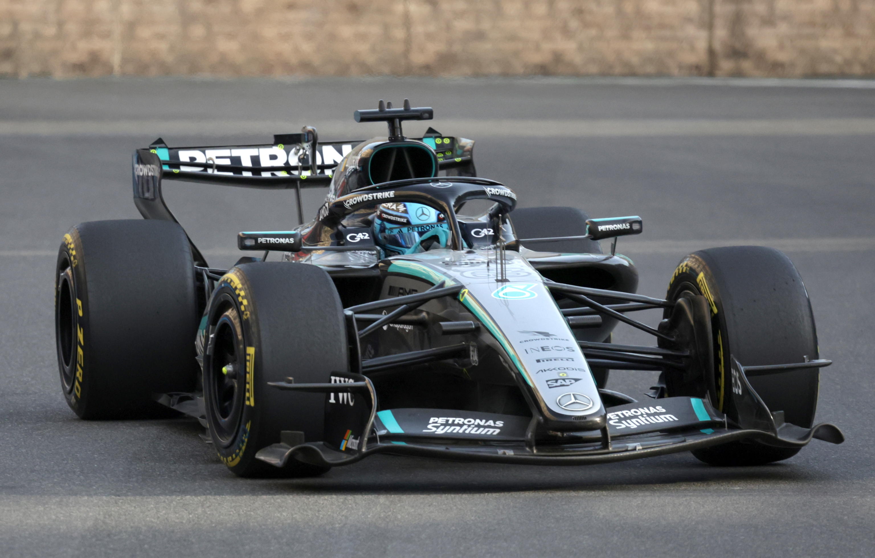 Qualifiche F1: a Baku Russell in pole, segue la Ferrari di Leclerc. Antonelli a muro in Q1 Qualifiche F1: a Baku Russell in pole, segue la Ferrari di Leclerc. Antonelli a muro in Q1