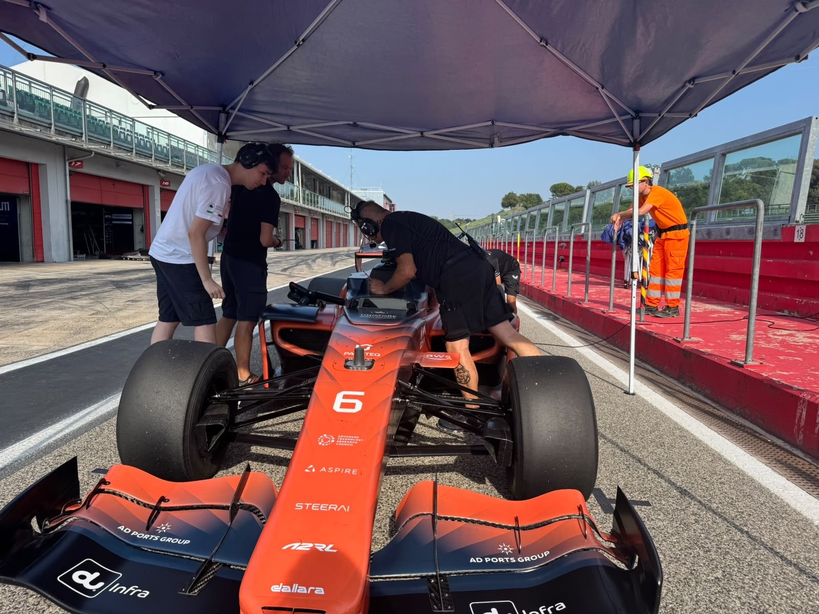 A 250 all’ora senza pilota, Imola scopre la monoposto guidata dall’algoritmo A 250 all’ora senza pilota, Imola scopre la monoposto guidata dall’algoritmo