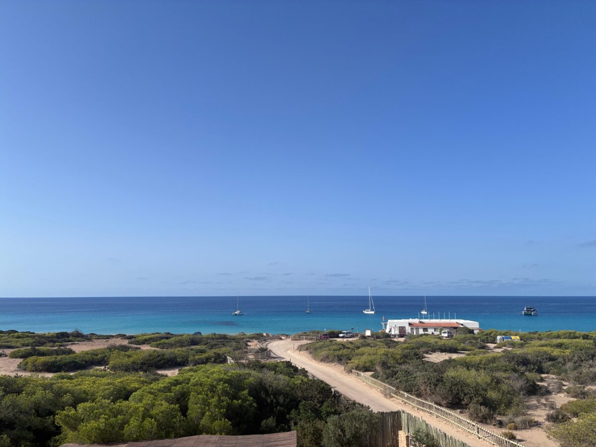 A Formentera il lusso più estremo è non disturbare (e non essere disturbati) A Formentera il lusso più estremo è non disturbare (e non essere disturbati)