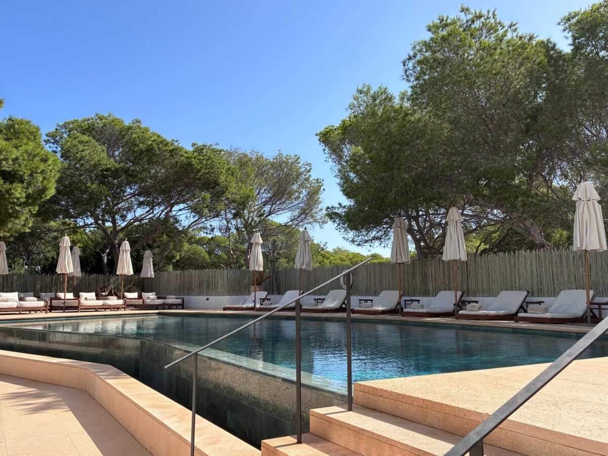 A Formentera il lusso più estremo è non disturbare (e non essere disturbati) A Formentera il lusso più estremo è non disturbare (e non essere disturbati)