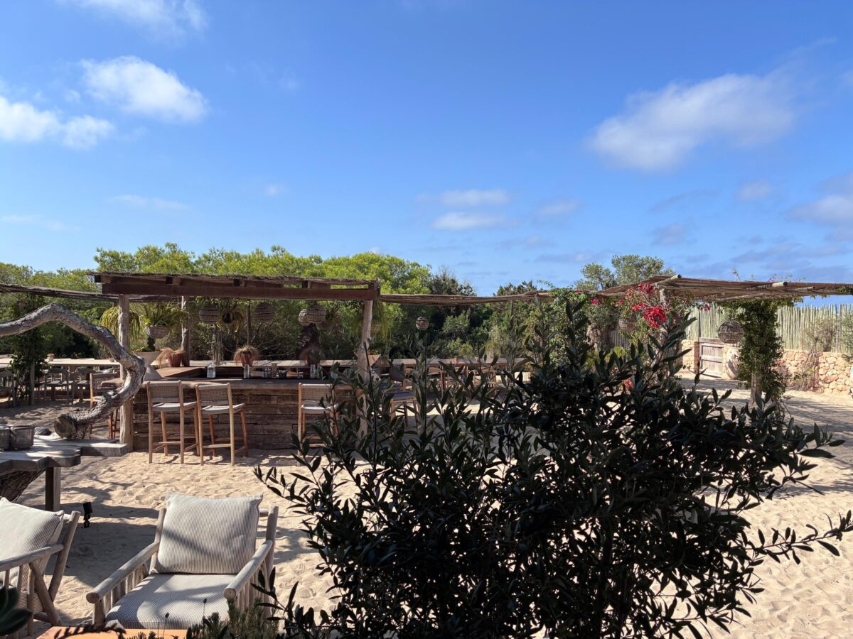A Formentera il lusso più estremo è non disturbare (e non essere disturbati) A Formentera il lusso più estremo è non disturbare (e non essere disturbati)