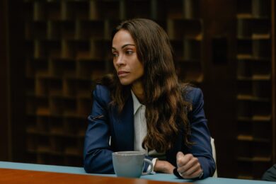 Zoe Saldaña, la confessione dopo l’Oscar: «Noi donne dobbiamo smettere di pensare che per essere forti sia necessario nascondere le emozioni»