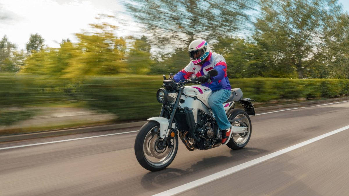 Yamaha XSR900 e XSR900 GP 2027: il fascino delle leggende torna in strada con nuove livree iconiche Yamaha XSR900 e XSR900 GP 2027: il fascino delle leggende torna in strada con nuove livree iconiche