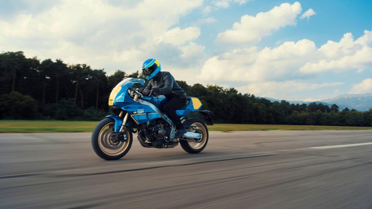 Yamaha XSR900 e XSR900 GP 2027: il fascino delle leggende torna in strada con nuove livree iconiche Yamaha XSR900 e XSR900 GP 2027: il fascino delle leggende torna in strada con nuove livree iconiche