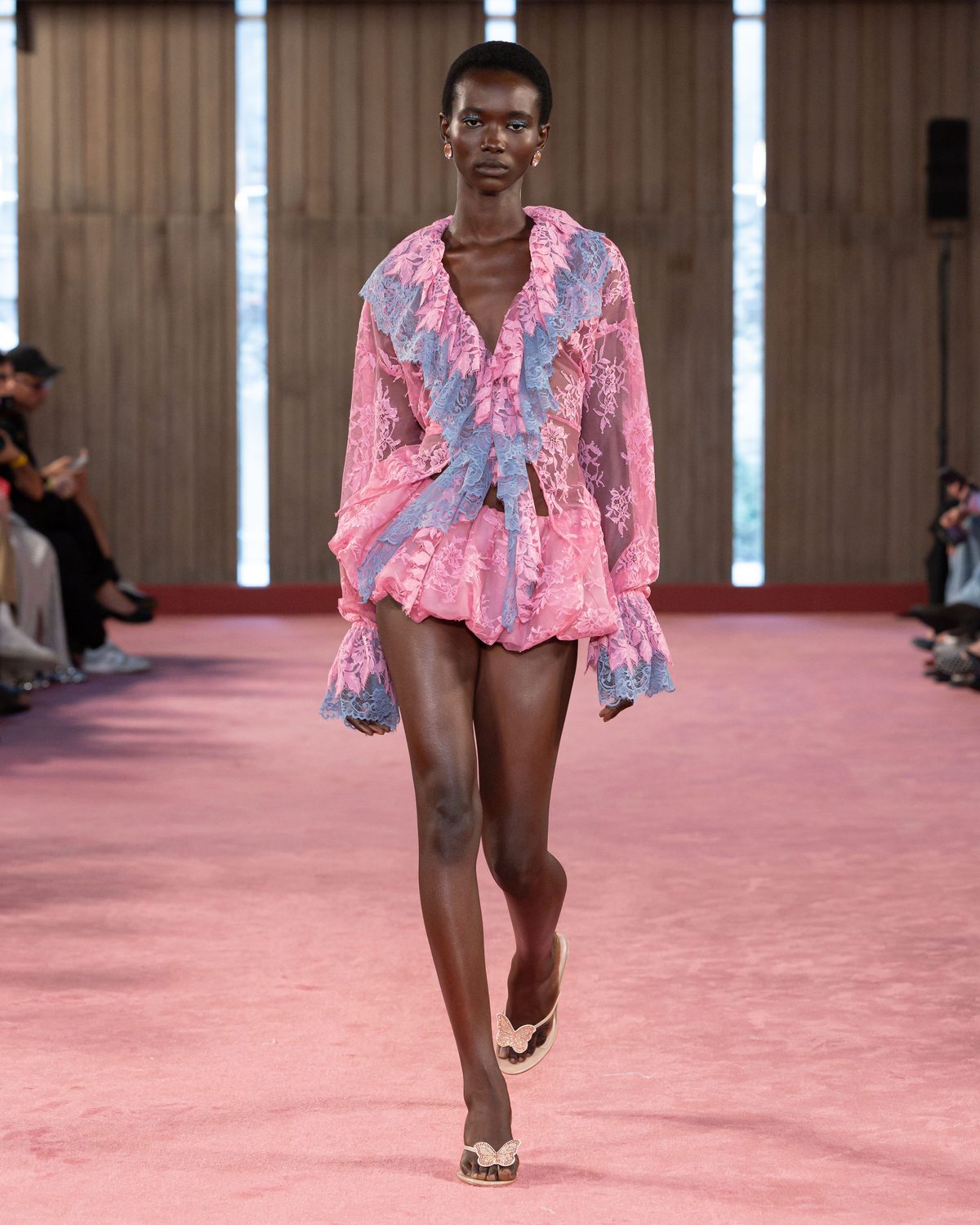 Fine della Fashion Month: tra sfilate, crisi e intelligenza artificiale Fine della Fashion Month: tra sfilate, crisi e intelligenza artificiale