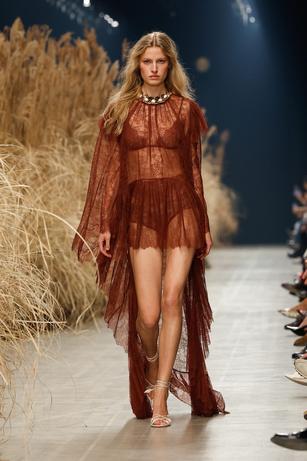 Fine della Fashion Month: tra sfilate, crisi e intelligenza artificiale Fine della Fashion Month: tra sfilate, crisi e intelligenza artificiale