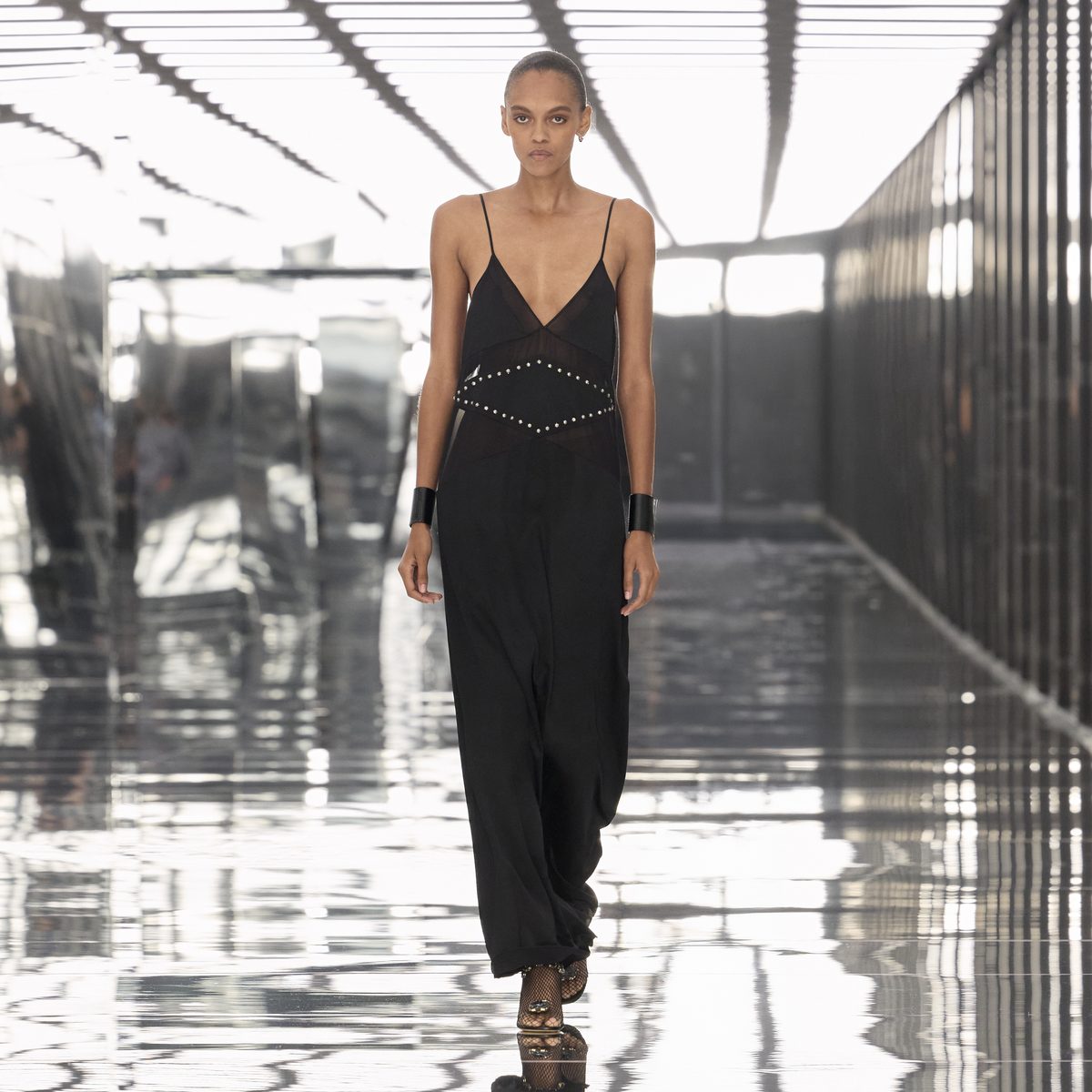 Fine della Fashion Month: tra sfilate, crisi e intelligenza artificiale Fine della Fashion Month: tra sfilate, crisi e intelligenza artificiale