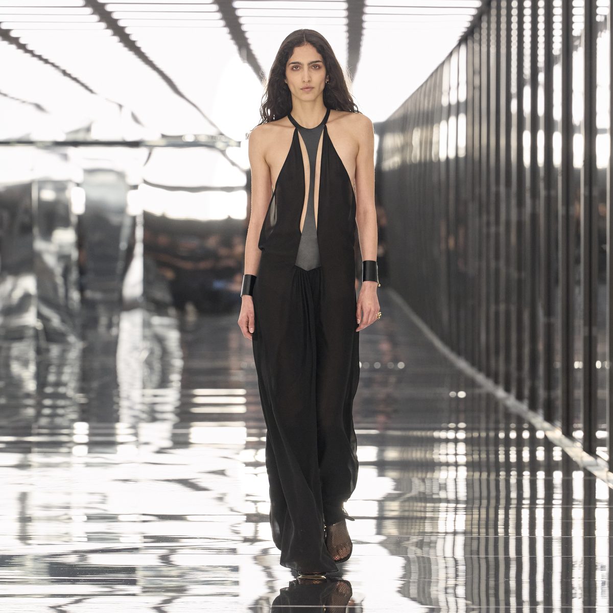Fine della Fashion Month: tra sfilate, crisi e intelligenza artificiale Fine della Fashion Month: tra sfilate, crisi e intelligenza artificiale