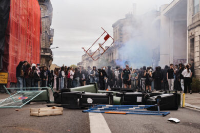 Cosa sta succedendo in Francia: perché gli studenti bruciano le scuole