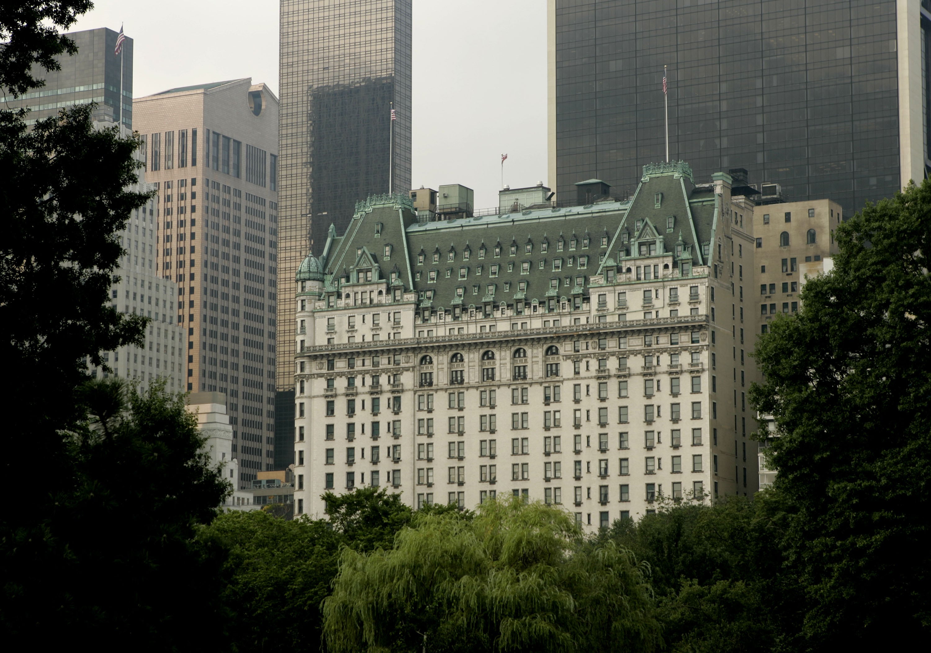 Il Plaza di New York e il Principe di Savoia di Milano chiudono. Ecco quando riapriranno Il Plaza di New York e il Principe di Savoia di Milano chiudono. Ecco quando riapriranno