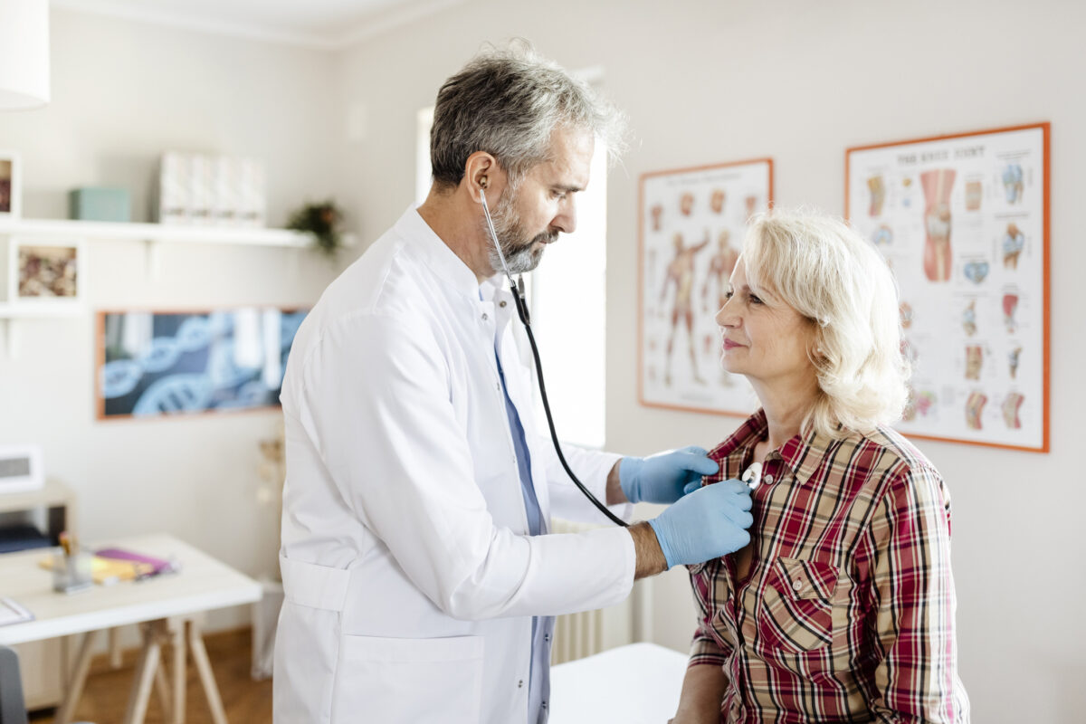 Bonus 300 euro over 75: a chi spetta e quali spese sanitarie copre