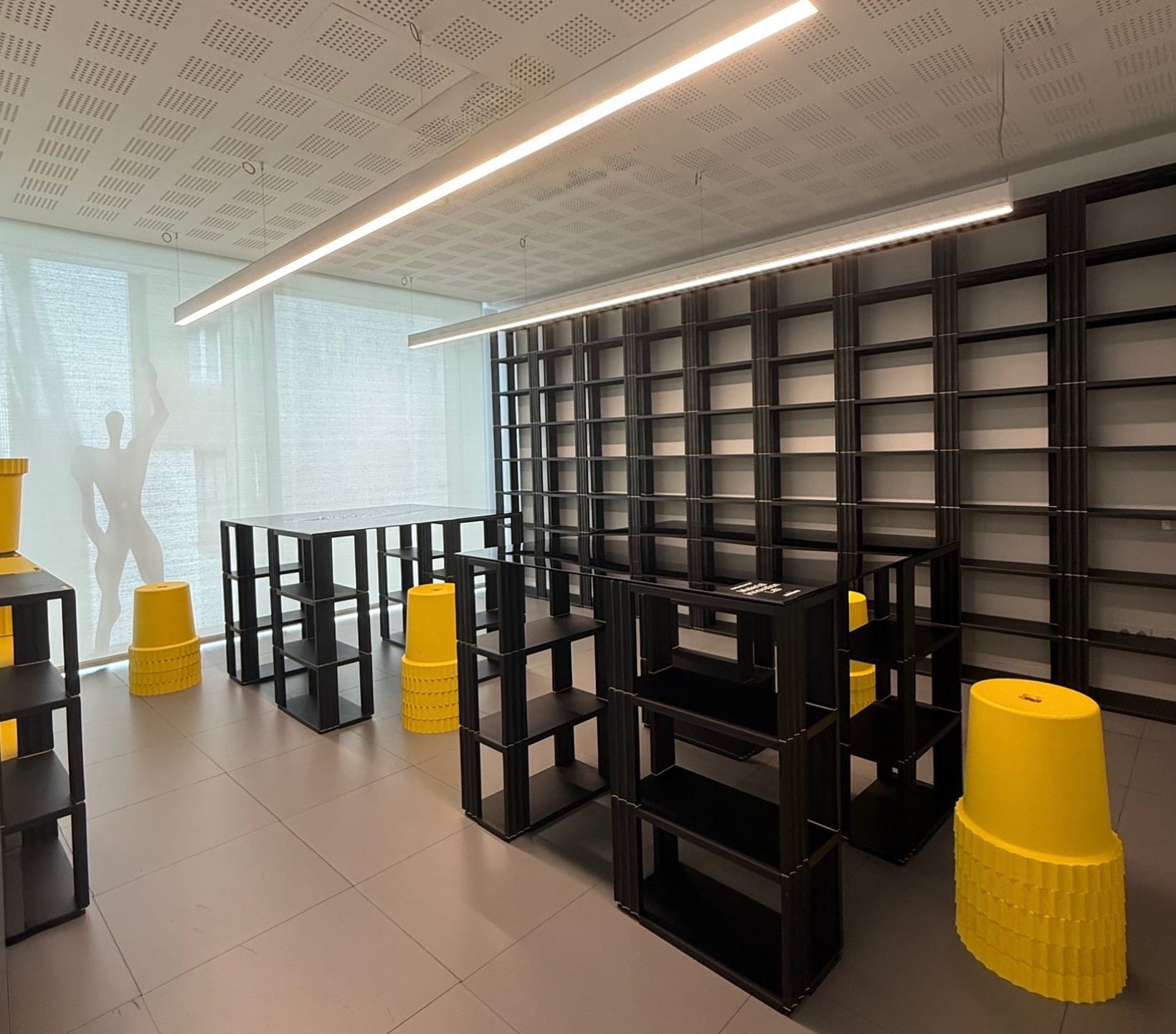 Quando il Design incontra la materia: Inaugurata la nuova Materioteca di Raffles Milano con il supporto strategico di Siroplast in Quando il Design incontra la materia: Inaugurata la nuova Materioteca di Raffles Milano con il supporto strategico di Siroplast in