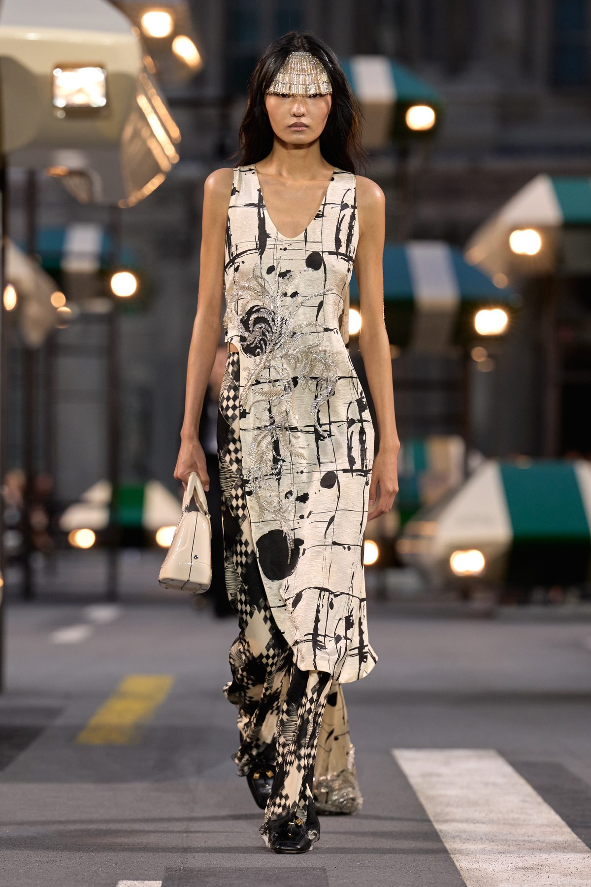 Fine della Fashion Month: tra sfilate, crisi e intelligenza artificiale Fine della Fashion Month: tra sfilate, crisi e intelligenza artificiale