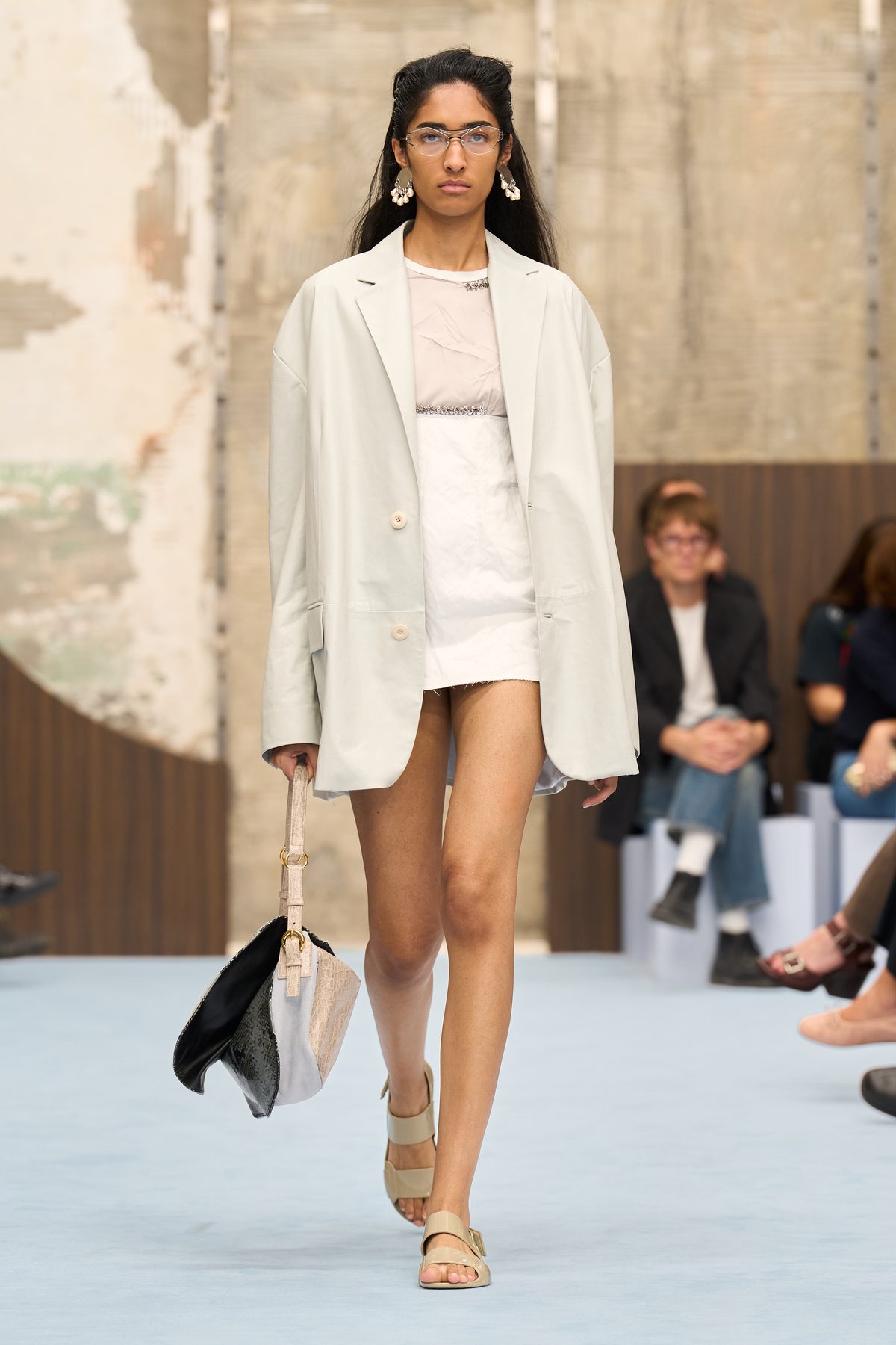 Fine della Fashion Month: tra sfilate, crisi e intelligenza artificiale Fine della Fashion Month: tra sfilate, crisi e intelligenza artificiale