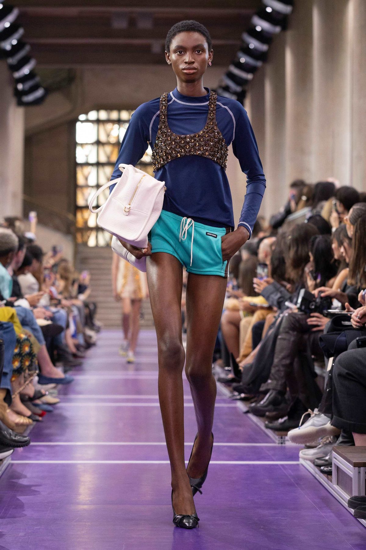 Fine della Fashion Month: tra sfilate, crisi e intelligenza artificiale Fine della Fashion Month: tra sfilate, crisi e intelligenza artificiale