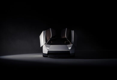 Tesla Roadster, Musk rilancia la supercar volante: ecco quando arriverà