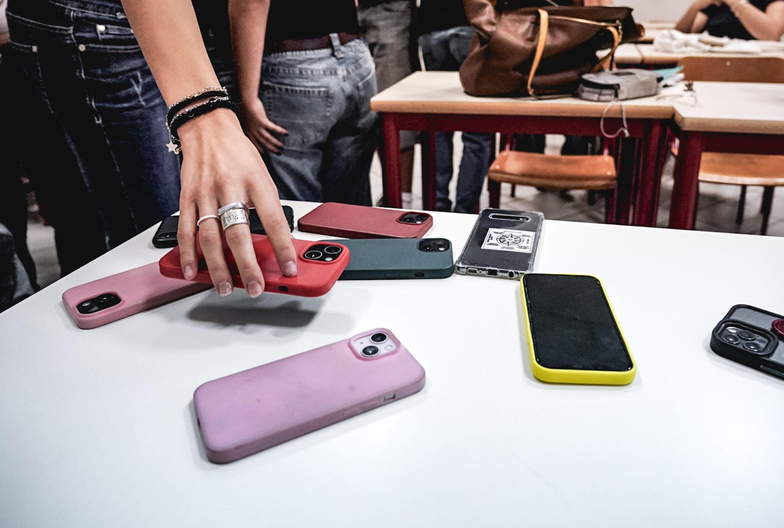 Digital detox: Perché sempre più giovani rinunciano allo smartphone Digital detox: Perché sempre più giovani rinunciano allo smartphone