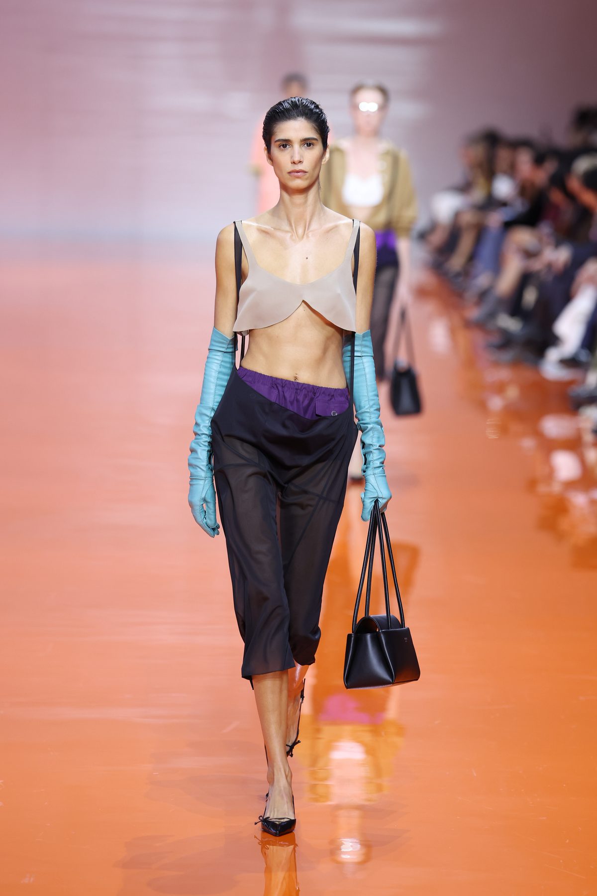 Fine della Fashion Month: tra sfilate, crisi e intelligenza artificiale Fine della Fashion Month: tra sfilate, crisi e intelligenza artificiale