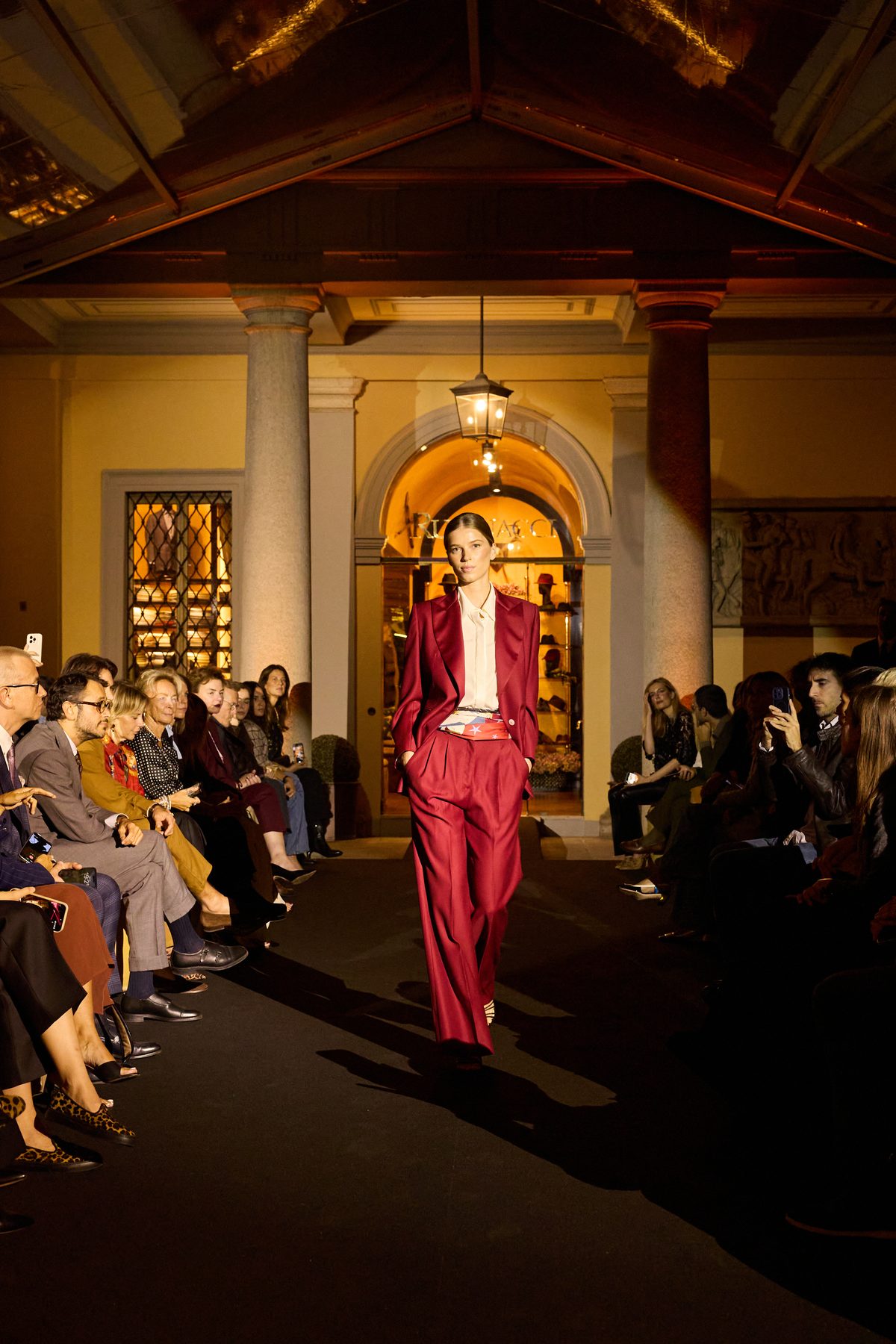 Rubinacci lancia il womenswear: la giacca napoletana sposa il lusso femminile Rubinacci lancia il womenswear: la giacca napoletana sposa il lusso femminile