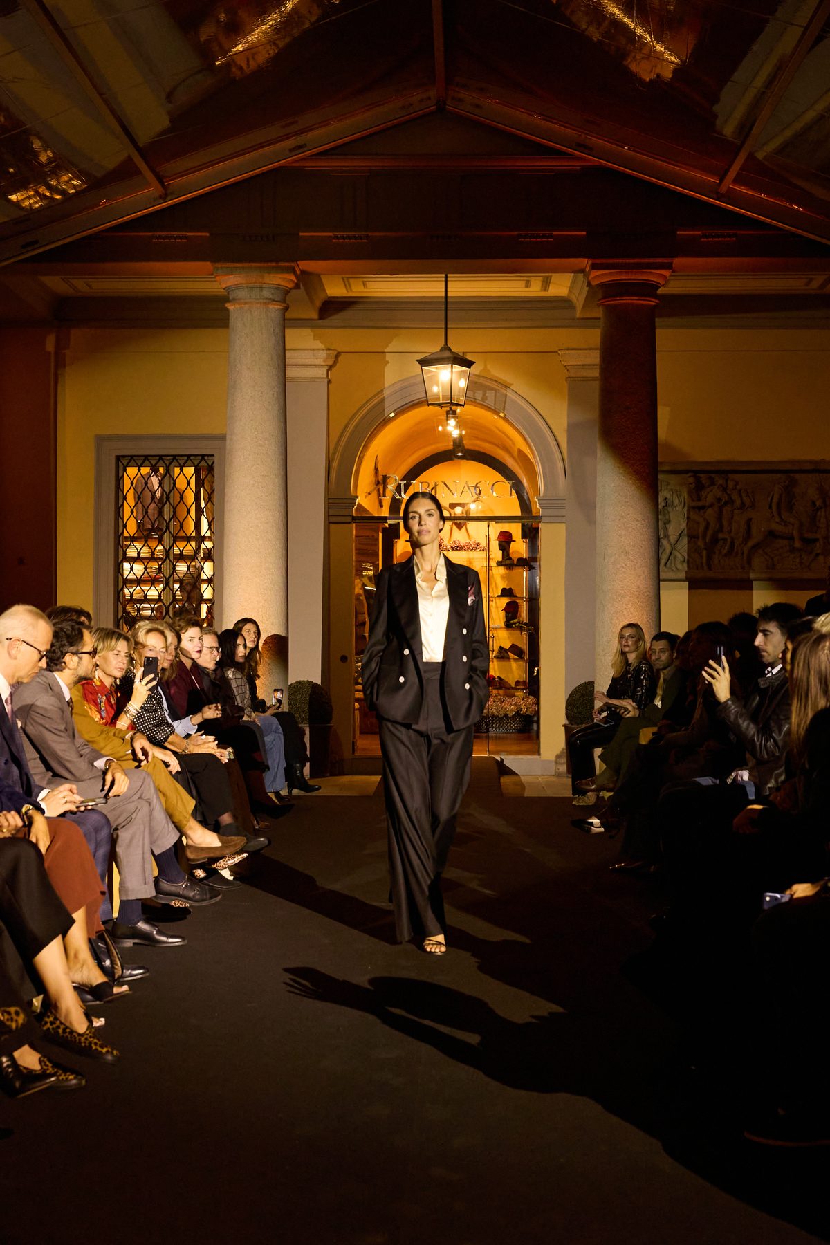 Rubinacci lancia il womenswear: la giacca napoletana sposa il lusso femminile Rubinacci lancia il womenswear: la giacca napoletana sposa il lusso femminile