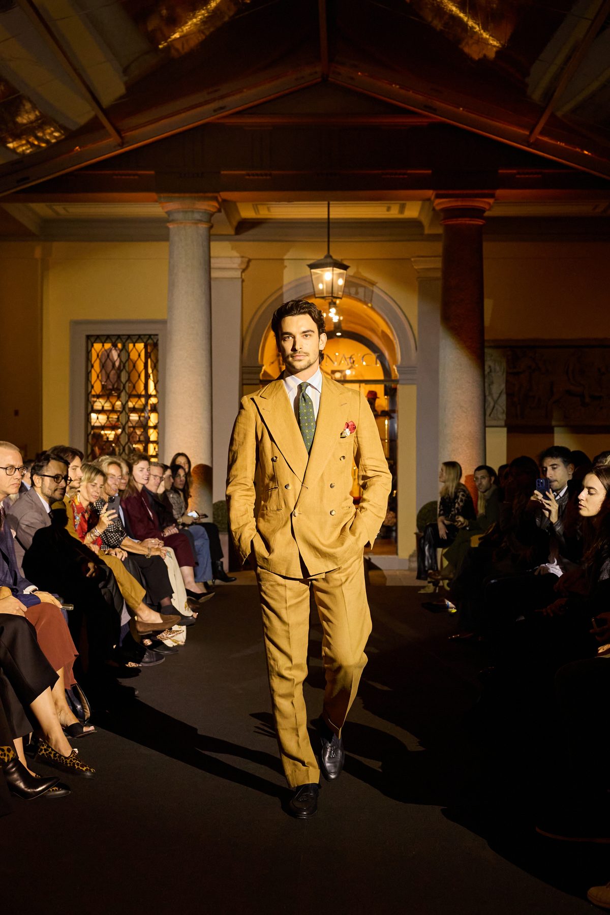 Rubinacci lancia il womenswear: la giacca napoletana sposa il lusso femminile Rubinacci lancia il womenswear: la giacca napoletana sposa il lusso femminile