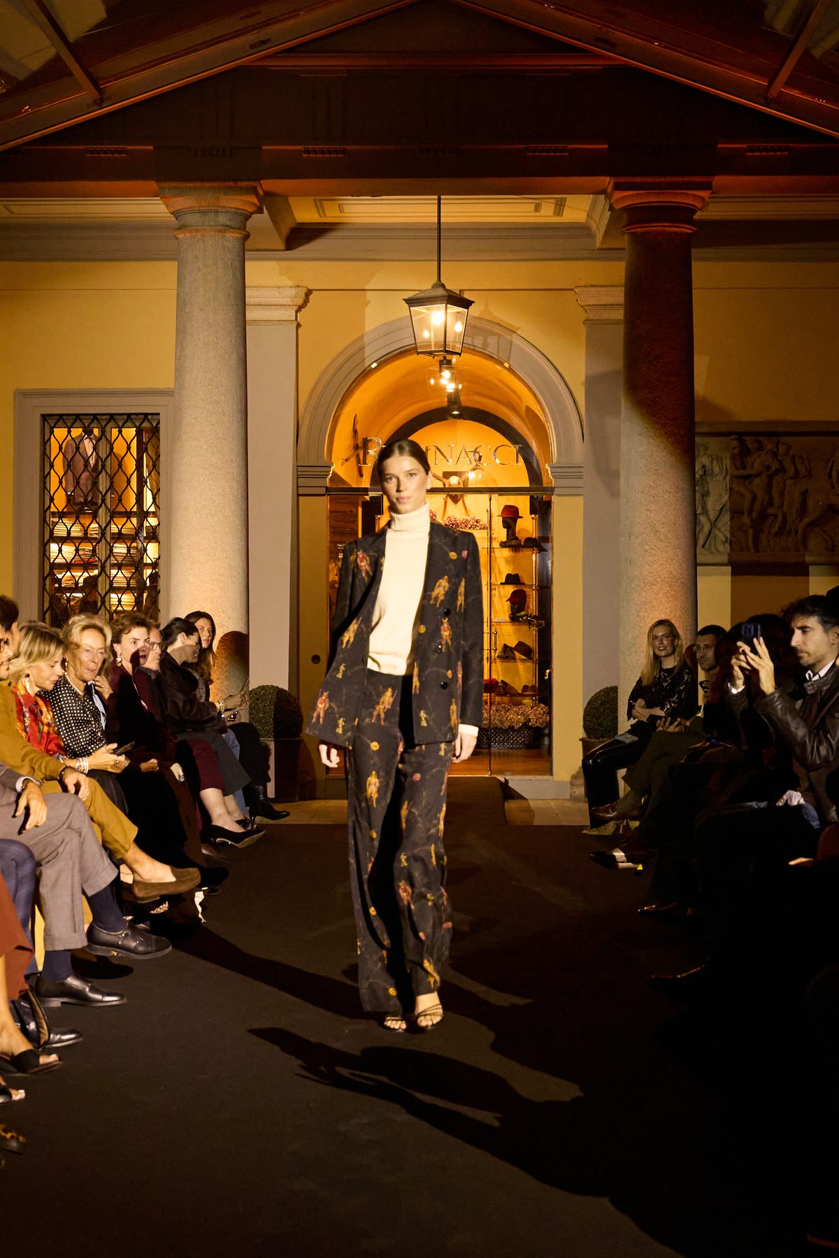 Rubinacci lancia il womenswear: la giacca napoletana sposa il lusso femminile Rubinacci lancia il womenswear: la giacca napoletana sposa il lusso femminile