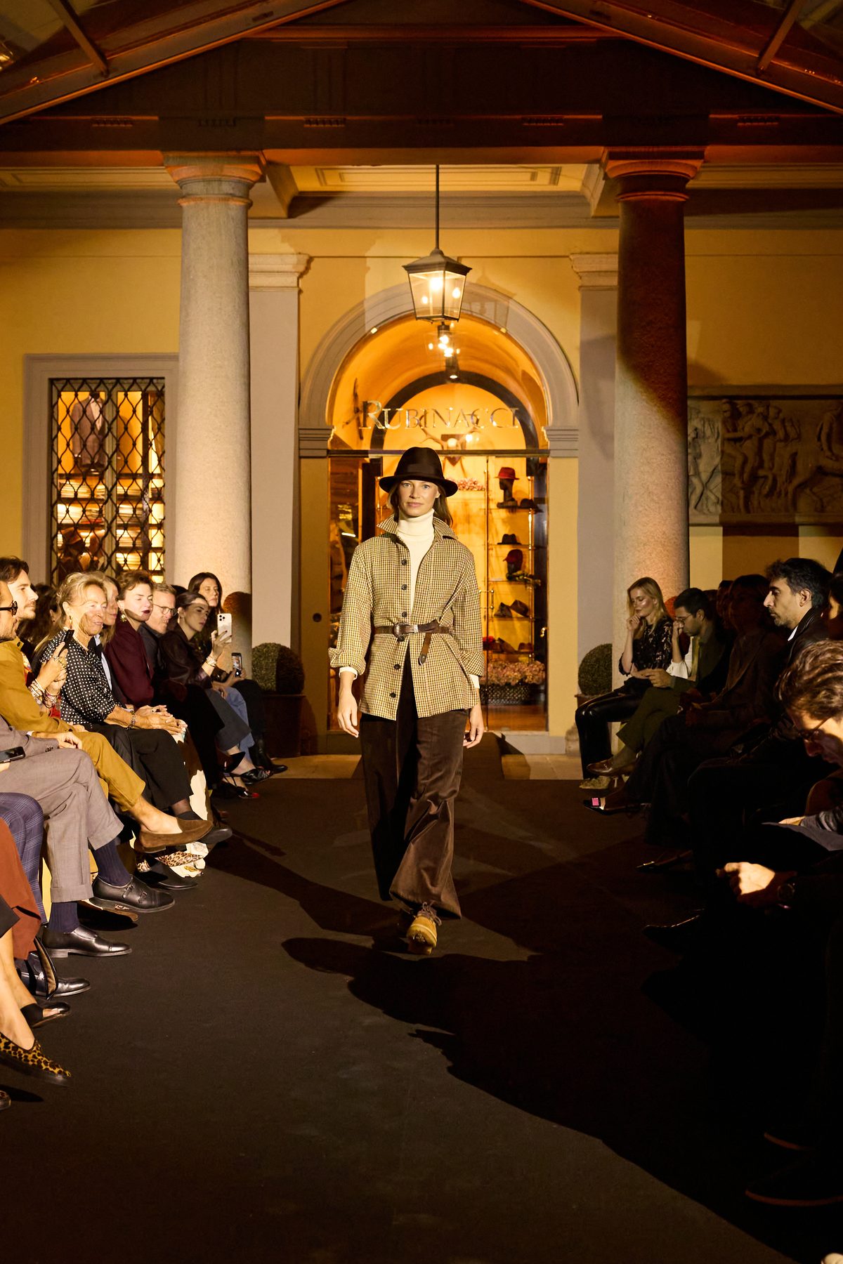 Rubinacci lancia il womenswear: la giacca napoletana sposa il lusso femminile Rubinacci lancia il womenswear: la giacca napoletana sposa il lusso femminile