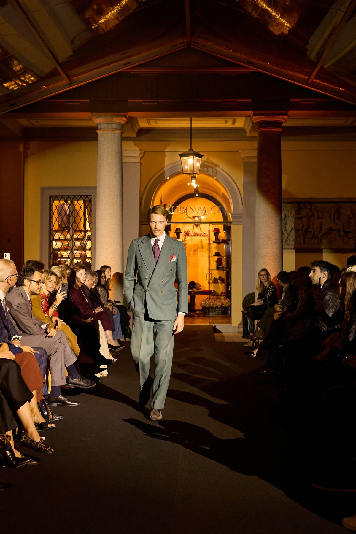 Rubinacci lancia il womenswear: la giacca napoletana sposa il lusso femminile Rubinacci lancia il womenswear: la giacca napoletana sposa il lusso femminile