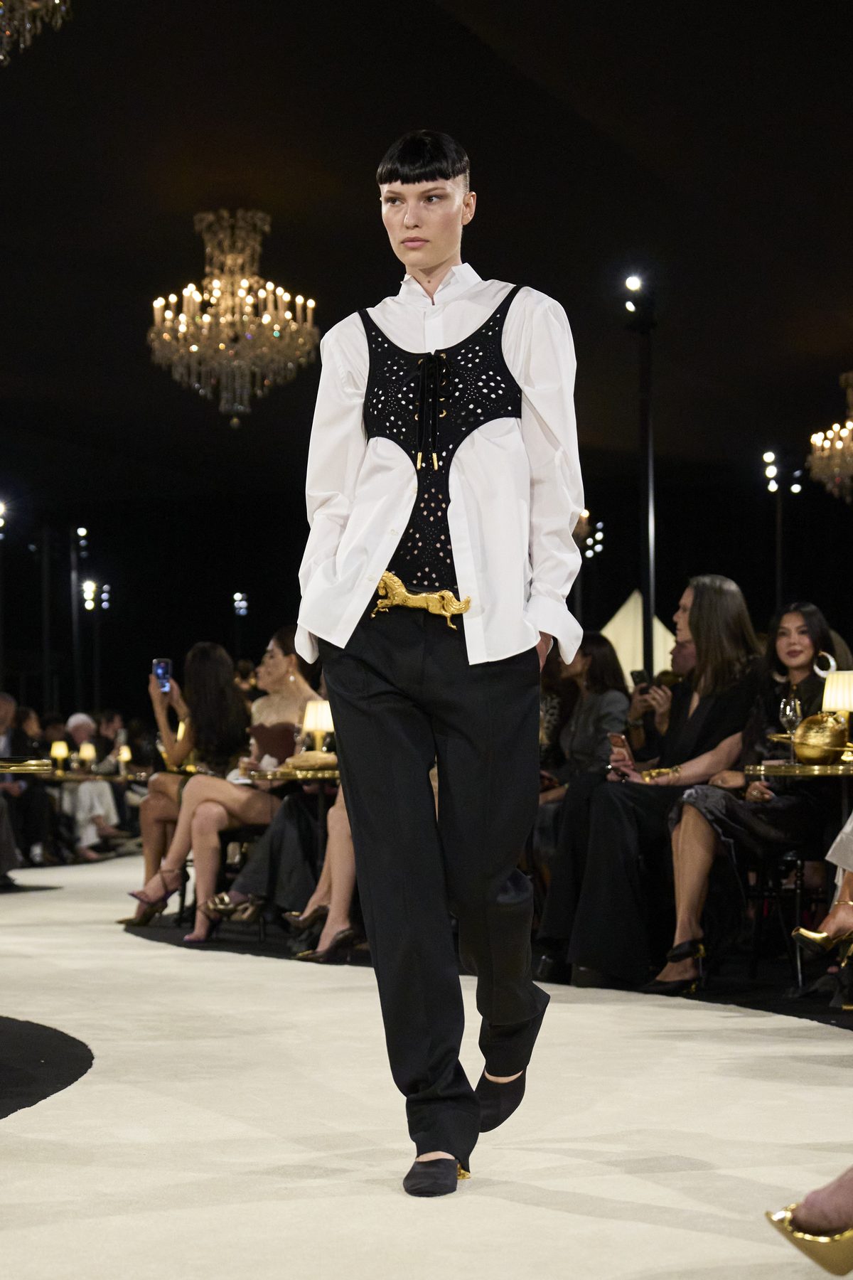 Fine della Fashion Month: tra sfilate, crisi e intelligenza artificiale Fine della Fashion Month: tra sfilate, crisi e intelligenza artificiale