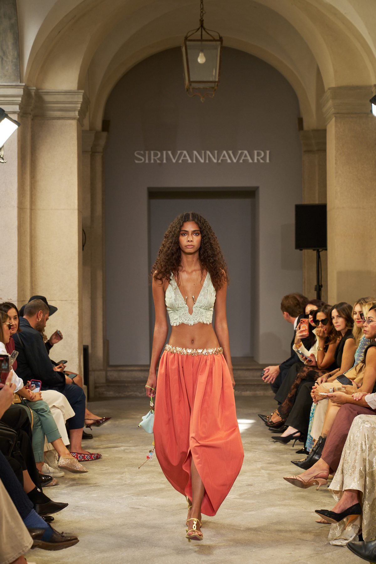 Fine della Fashion Month: tra sfilate, crisi e intelligenza artificiale Fine della Fashion Month: tra sfilate, crisi e intelligenza artificiale