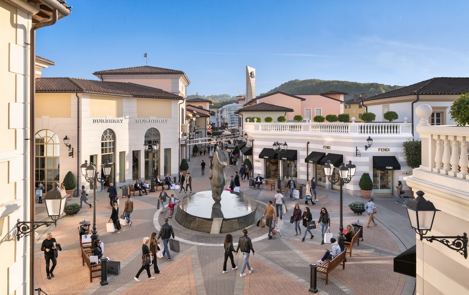 L’Outlet oltre lo sconto: come cambia il valore per consumatori, brand e territori L’Outlet oltre lo sconto: come cambia il valore per consumatori, brand e territori