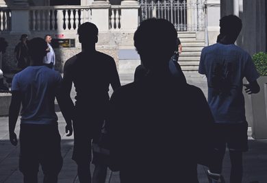 Elezioni 2027, la sfida si gioca sulla sicurezza: dai maranza all’immigrazione, la battaglia per conquistare gli italiani